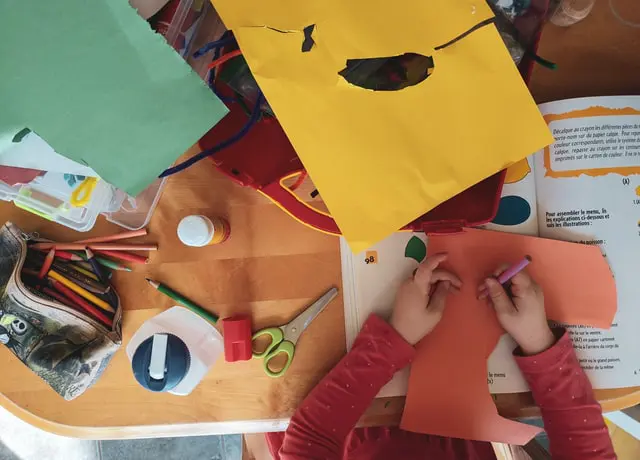Qui prépare les repas en crèche ?
