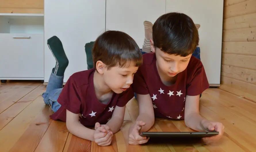 Comment protéger les yeux de vos enfants de la lumière bleue ?