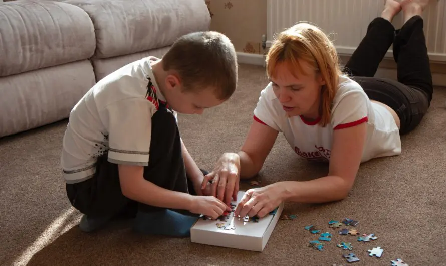 Comment s&rsquo;amuser avec les enfants grâce aux jeux de puzzle ?